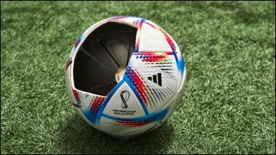 Combien de joueurs composent une &eacute;quipe de football sur le terrain lors d'un match officiel classique ?