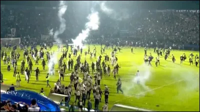 Quelle est la dur&eacute;e r&eacute;glementaire d'un match de football professionnel pour les adultes ?