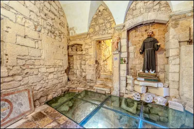 Le Museo Faggiano, mus&eacute;e arch&eacute;ologique situ&eacute; dans le centre historique de Lecce, en Italie, doit sa cr&eacute;ation &agrave; une d&eacute;couverte pour le moins inattendue. Quelle histoire extraordinaire se cache derri&egrave;re sa naissance ?