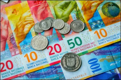 Quel pays utilise le &laquo;&nbsp;lek&nbsp;&raquo; comme monnaie et poss&egrave;de un billet de 200 leks ?