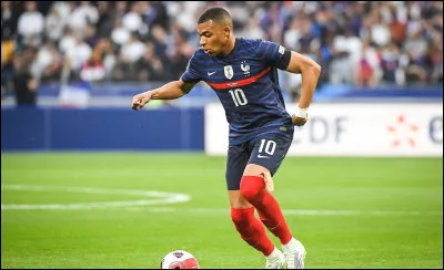 Sport : Quelle nation a remport&eacute; le plus grand nombre de Coupes du monde de football masculin ?