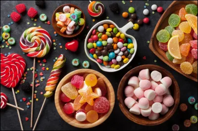 Quelles sucreries Ron et Hermione observent-ils, ne sachant laquelle offrir &agrave; Harry qui est en fait juste derri&egrave;re eux, sous la cape d'invisibilit&eacute;, chez Honeydukes gr&acirc;ce &agrave; la Carte ?