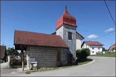 Voici la chapelle Saint-Joseph, &agrave; Ville-du-Pont. Ancienne commune Doubienne,elle se situe en r&eacute;gion ...