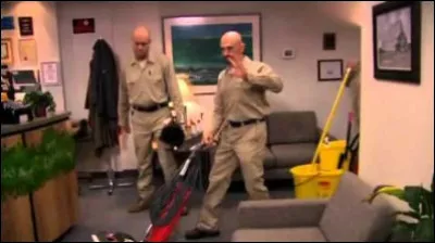 En 2010 est diffus&eacute;e la sixi&egrave;me saison de la version US de la s&eacute;rie The Office. Dans l'&eacute;pisode 19, des employ&eacute;s &eacute;trangers entrent dans le bureau pour faire le m&eacute;nage. Quelle chanson sont-ils en train d'&eacute;couter ?