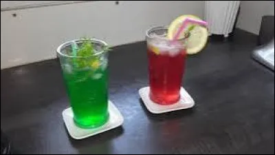 Que demande-t-on au gar&ccedil;on de caf&eacute; lorsqu'on souhaite consommer un sirop allong&eacute; de limonade ?