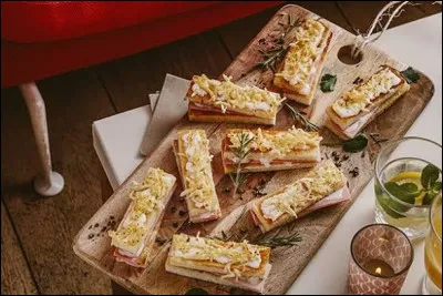 Quel pain est couramment utilis&eacute; pour r&eacute;aliser les canap&eacute;s ?