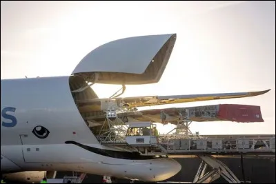 Quelle diff&eacute;rence de capacit&eacute; permet au BelugaXL de transporter les ailes de l'A350 ?