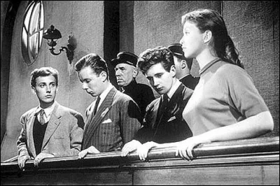 En 1954, elle tourne dans le film "Avant le d&eacute;luge", pour lequel elle obtient le prix Suzanne-Bianchetti. Qui est le r&eacute;alisateur ?