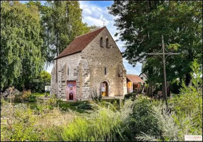 Quelle ville de l'Essonne abrite une jolie chapelle m&eacute;di&eacute;vale, d&eacute;cor&eacute;e par Jean Cocteau ?