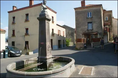 Je vous emm&egrave;ne maintenant &agrave; Beaulieu. Commune de l'aire d'attraction d'Issoire, elle se situe dans le d&eacute;partement ...