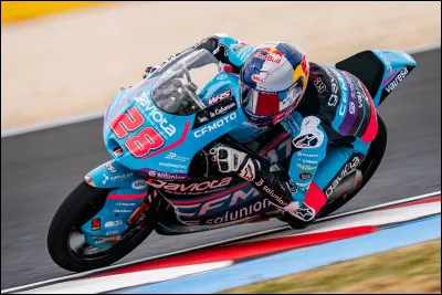 Quel est le nom de ce jeune prodige qui roule actuellement en Moto3 ?