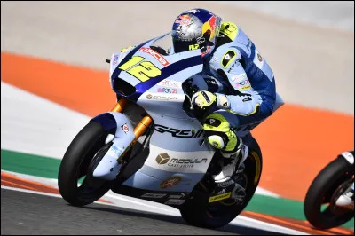 En quelle ann&eacute;e la Moto2 a-t-elle remplac&eacute; la cat&eacute;gorie 250cc ?
