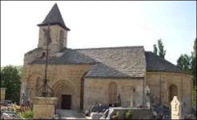 Voici l'&eacute;glise Saint-Hyppolyte, &agrave; Esclan&egrave;des. Commune de l'aire d'attraction Mendoise, sur les bords du Lot, elle se situe dans le d&eacute;partement ...