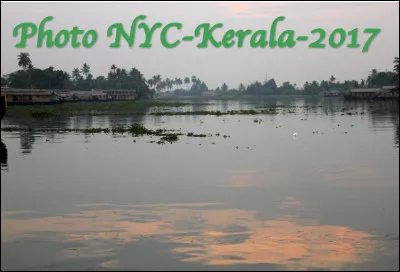 Quel est le nom de cet ensemble d'&eacute;tendues d'eau saum&acirc;tre, de marais, de lacs et de v&eacute;g&eacute;tation qui forme un paysage unique dans le sud de l'Inde au Kerala ?
