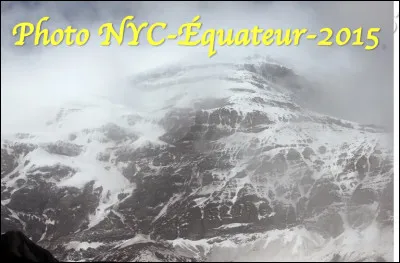 Quel est le nom de ce volcan d'&Eacute;quateur qui culmine &agrave; 6 263 m d'altitude, c'est le plus haut sommet du monde par rapport au centre de la terre ?