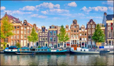 Quelle p&eacute;riode historique, marqu&eacute;e par une explosion &eacute;conomique, artistique et maritime, a vu Amsterdam devenir l'une des villes les plus riches du monde ?