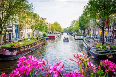 D'o&ugrave; vient historiquement le nom de la ville d'Amsterdam ?