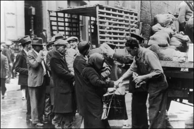 Quel r&ocirc;le joue Franklin D. Roosevelt dans la r&eacute;ponse &agrave; la crise n&eacute;e du krach de 1929 ?