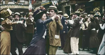 Cette danse en couple originaire des pays slaves est tr&egrave;s populaire en France d&egrave;s 1840. C'est la...