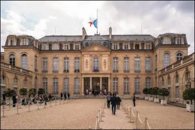 Quel haut fonctionnaire repr&eacute;sente l'&Eacute;tat dans la r&eacute;gion et le d&eacute;partement ?