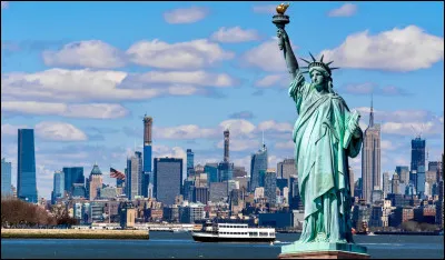 Dans la com&eacute;die "Le Gendarme &agrave; New York", quel membre de la famille du gendarme d&eacute;barque ill&eacute;galement aux Etats-Unis ?