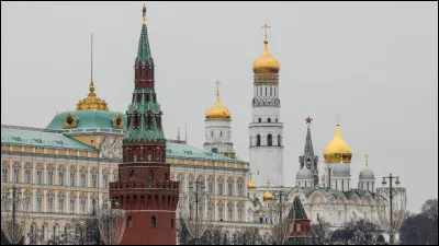 Dans le titre d'un film de Jean-Marie Poir&eacute;, quelle danse pr&eacute;c&egrave;de "again &agrave; Moscou" ?