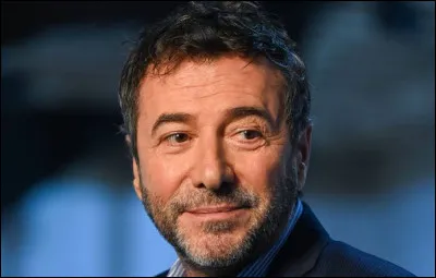 Qui est cet animateur qui a pr&eacute;sent&eacute; l'&eacute;mission de t&eacute;l&eacute;vision en cam&eacute;ra cach&eacute;e ''Surprise sur prise !'' de 1990&agrave;1992 ?