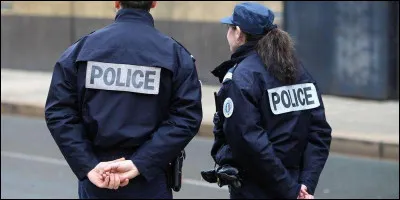 Porter en public un uniforme de police sans &ecirc;tre policier.