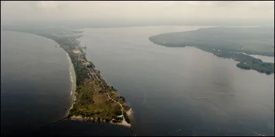 Quel fleuve d'Afrique a la particularit&eacute; de traverser la ligne de l'&eacute;quateur &agrave; deux reprises ?