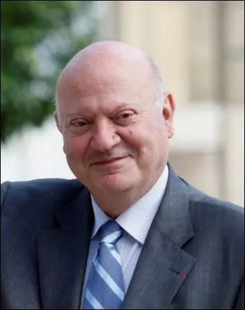 Bonne bouille c'est l'actuel maire d'Issy les moulineaux, c'est Andr...