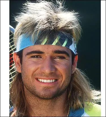 Sur cette photo, il dissimulait sa calvitie naissante, c'est Andr...