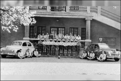 Quelle ville du Doubs est marqu&eacute;e par la production automobile Peugeot mais aussi par son &eacute;quipe de football ?