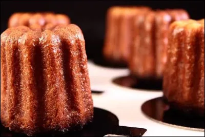 Quel g&acirc;teau parfum&eacute; &agrave; la vanille et au rhum se fabrique dans un moule en cuivre &agrave; cannelures et fait la fiert&eacute; des Bordelais ?