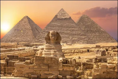 Cl&eacute;op&acirc;tre a v&eacute;cu plus pr&egrave;s de l'invention de l'iPhone que de la construction de la pyramide de Kh&eacute;ops.