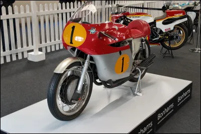 Barry Sheene a remport&eacute; son premier titre mondial 500cc avec Suzuki en 1976.
