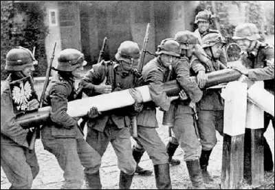 &Agrave; quel moment la guerre est-elle officiellement d&eacute;clar&eacute;e entre les Alli&eacute;s (France et Angleterre) et l'Allemagne nazie ?