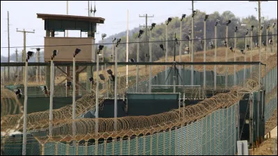 Par quel pr&eacute;sident la prison de Guant&aacute;namo a-t-elle &eacute;t&eacute; ouverte ?