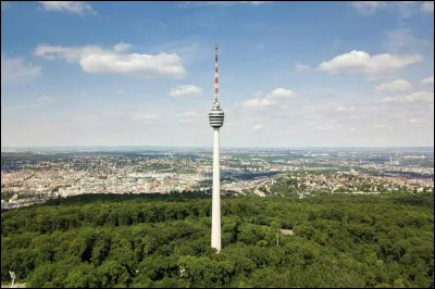 Dans quel pays se situe Stuttgart ?