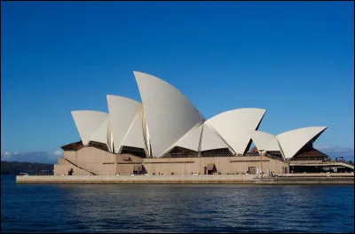 Quel c&eacute;l&egrave;bre monument en forme de voiles blanches est l'embl&egrave;me de Sydney ?