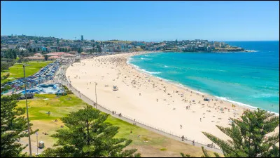 Quel est le nom de la plage la plus c&eacute;l&egrave;bre et la plus fr&eacute;quent&eacute;e de Sydney ?
