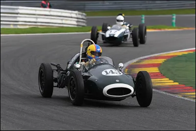 Cooper a remport&eacute; son premier championnat des constructeurs avant de remporter son premier championnat des pilotes.