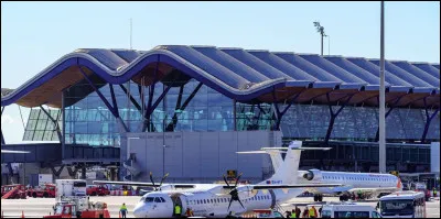 Quel est le nom de l'a&eacute;roport international principal de Madrid ?