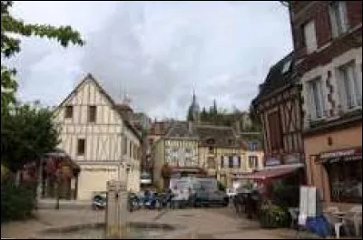 Je vous attends maintenant sur la place de la R&eacute;publique, &agrave; Ch&acirc;teau-Renard. Ville du Centre-Val-de-Loire, dans l'arrondissement de Montargis, elle se site dans le d&eacute;partement ...