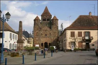Ville de l'arrondissement de Saverne, Marmoutier se situe dans le d&eacute;partement ...
