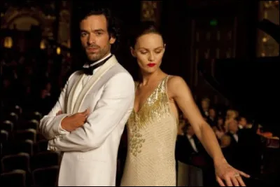 Dans quel film, Romain Duris a-t-il jou&eacute; aux c&ocirc;t&eacute;s de Vanessa Paradis ?