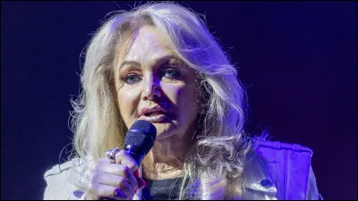 Pour la bande originale de quel film culte de 1984 Bonnie Tyler a-t-elle interpr&eacute;t&eacute; la chanson explosive "Holding Out for a Hero" ?