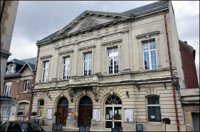 Saint-Gobain est une soci&eacute;t&eacute; industrielle fran&ccedil;aise.Dans quel d&eacute;partement est situ&eacute;e la ville de Saint-Gobain ?