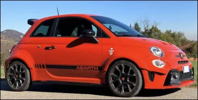 Quel constructeur produit cette automobile ?