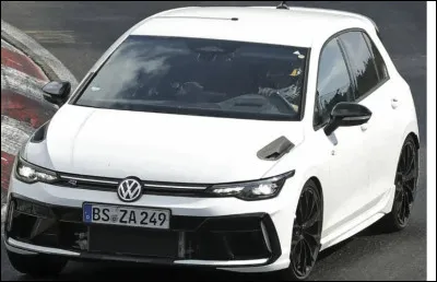 Quel constructeur produit cette automobile ?