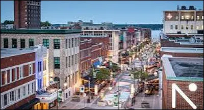 Quelle est cette ville de 140 000 habitants, situ&eacute;e sur la rive nord du Saint-Laurent, &agrave; mi-chemin entre Qu&eacute;bec et Montr&eacute;al ?